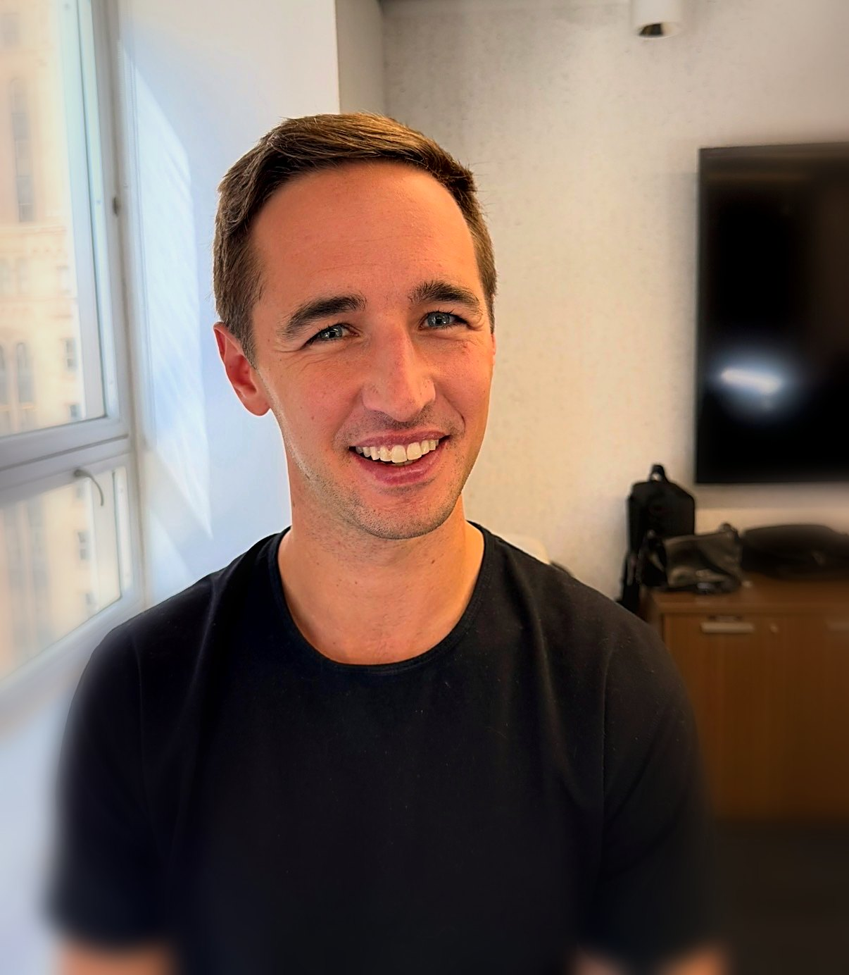 Grooming and camera-ready makeup for male executive by AVES Beauty