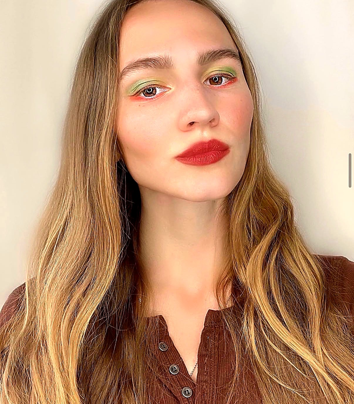 Green and coral eye makeup by AVES Beauty